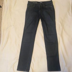 Dark blue denim Ann Taylor Loft Modern Straight Jean in a 28/6 Tall